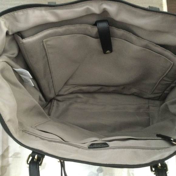 Tutilo NY Tote Tablet Bag - Picture 4 of 6